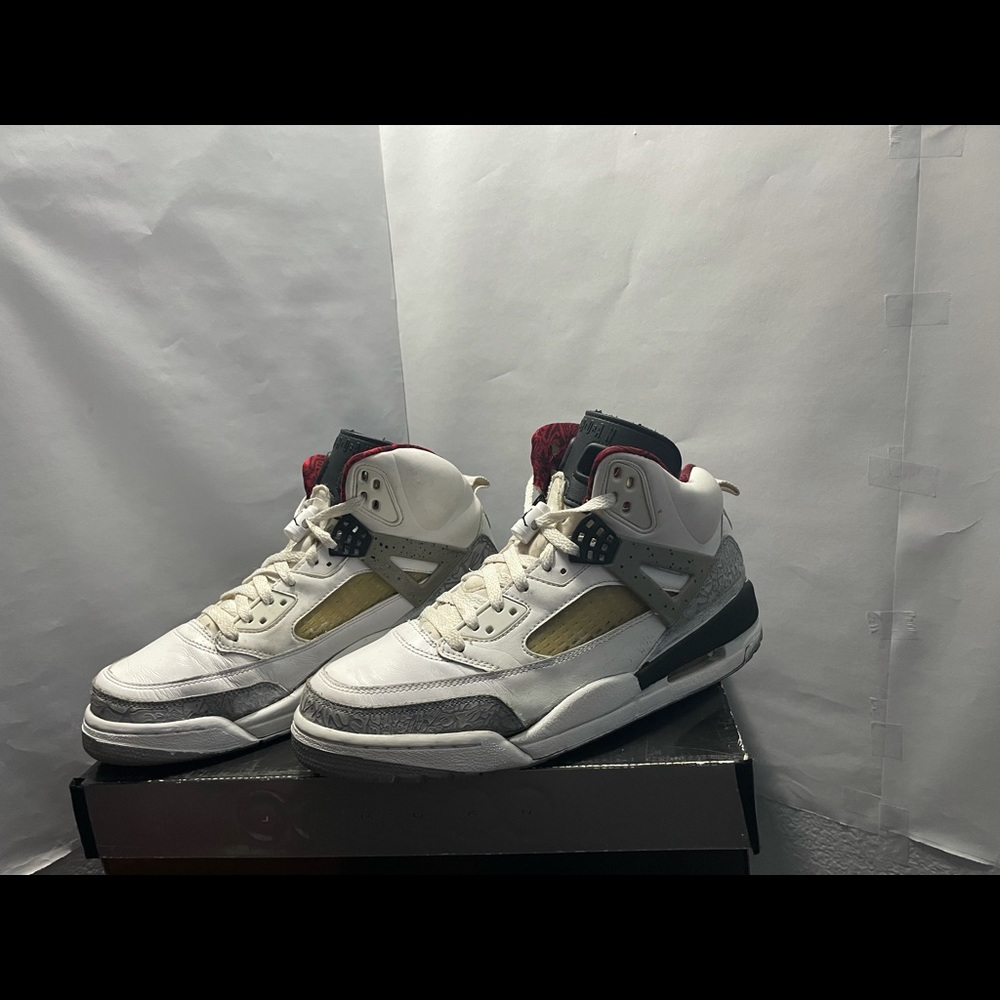Jordan 4 “spizike cement”